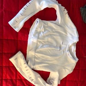 White small sweatshirt crop